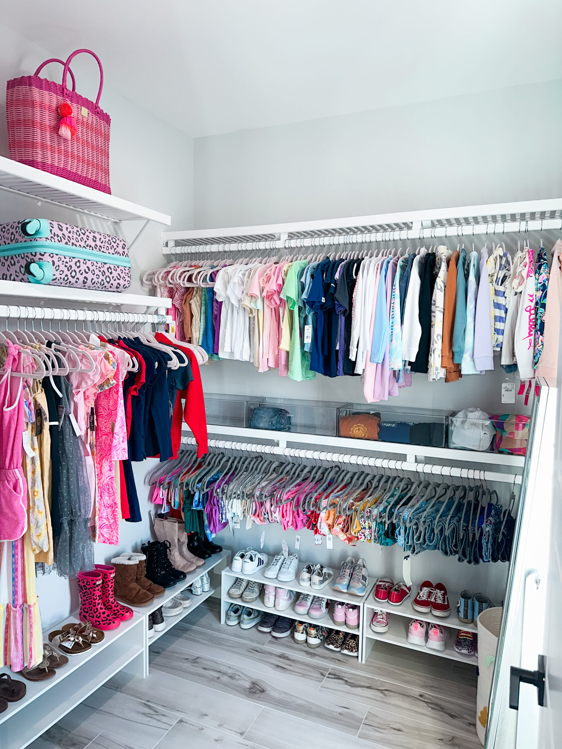 Kid's Organized Closet